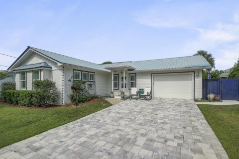 House in Inlet Beach, Florida 3 bedrooms, 118.73 sq.m. № 589939 - photo 1