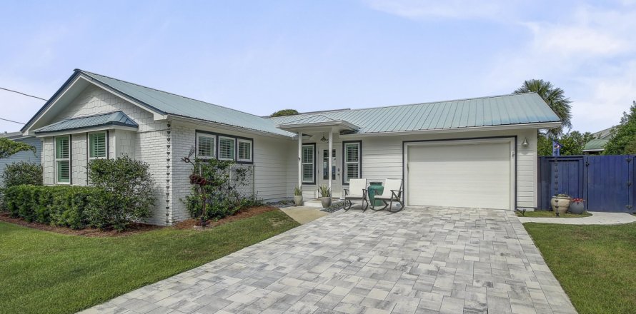House in Inlet Beach, Florida 3 bedrooms, 118.73 sq.m. № 589939