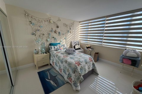 Condo in Hallandale Beach, Florida, 2 bedrooms № 2080618 - photo 11