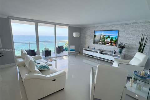 Condo in Hallandale Beach, Florida, 2 bedrooms  № 2080618