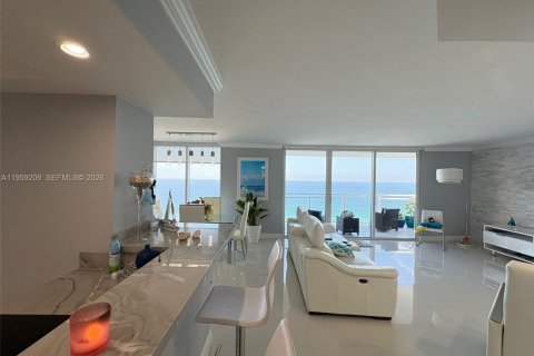 Condo in Hallandale Beach, Florida, 2 bedrooms № 2080618 - photo 6