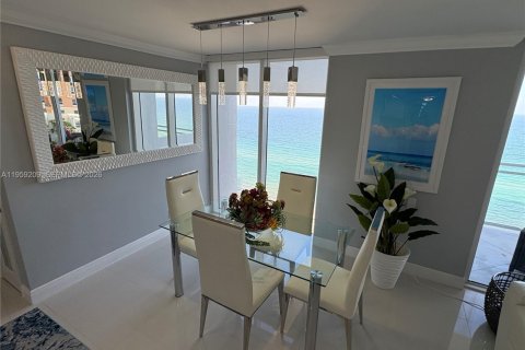 Condo in Hallandale Beach, Florida, 2 bedrooms № 2080618 - photo 5