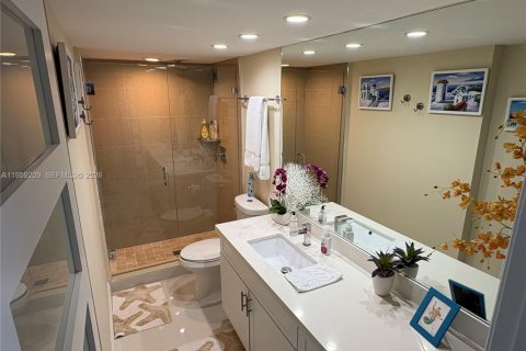 Condo in Hallandale Beach, Florida, 2 bedrooms № 2080618 - photo 10