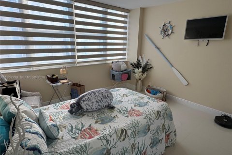 Condo in Hallandale Beach, Florida, 2 bedrooms № 2080618 - photo 12