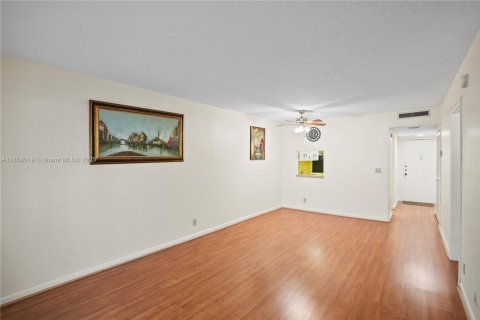 Condo in Margate, Florida, 1 bedroom  № 1882445 - photo 6