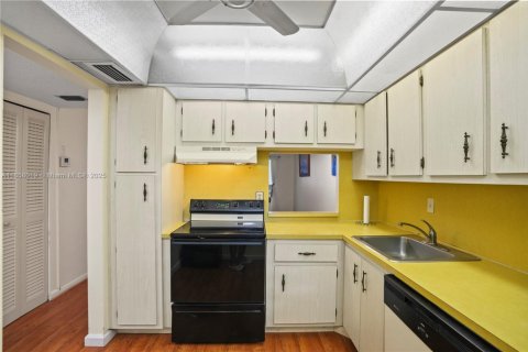 Condo in Margate, Florida, 1 bedroom  № 1882445 - photo 12