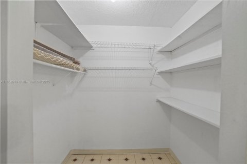 Condo in Margate, Florida, 1 bedroom  № 1882445 - photo 16