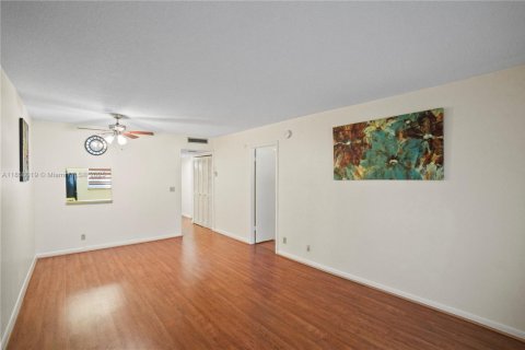 Condo in Margate, Florida, 1 bedroom  № 1882445 - photo 8
