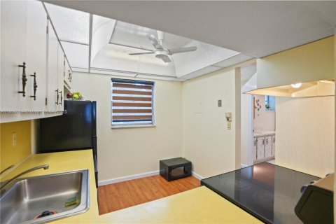 Condo in Margate, Florida, 1 bedroom  № 1882445 - photo 9