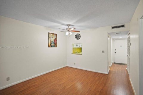 Condo in Margate, Florida, 1 bedroom  № 1882445 - photo 5