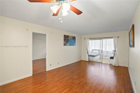 Condo in Margate, Florida, 1 bedroom  № 1882445 - photo 2