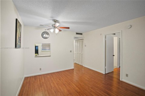 Condo in Margate, Florida, 1 bedroom  № 1882445 - photo 4