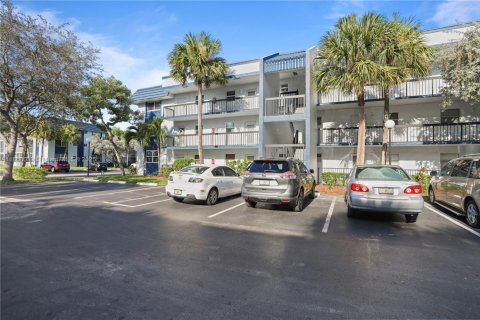 Condo in Margate, Florida, 1 bedroom  № 1882445 - photo 23