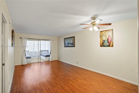 Condo in Margate, Florida, 1 bedroom  № 1882445 - photo 3