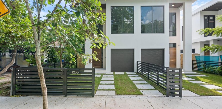 Casa en Miami, Florida 3 dormitorios, 208.75 m2 № 1645181