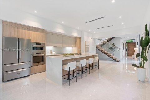 Villa ou maison à vendre à Miami, Floride: 3 chambres, 208.75 m2 № 1645181 - photo 4
