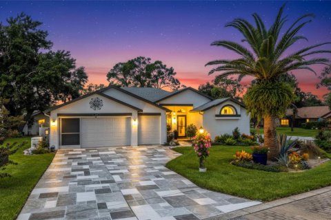 House in Spring Hill, Florida 3 bedrooms, 204.57 sq.m. № 2356330