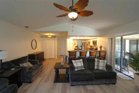 House in Seffner, Florida 4 bedrooms, 208.84 sq.m. № 1918090 - photo 9