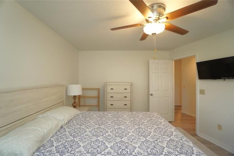 House in Seffner, Florida 4 bedrooms, 208.84 sq.m. № 1918090 - photo 15