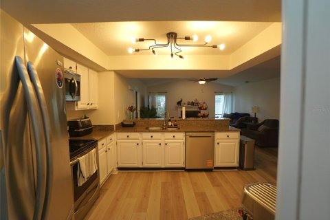 House in Seffner, Florida 4 bedrooms, 208.84 sq.m. № 1918090 - photo 6