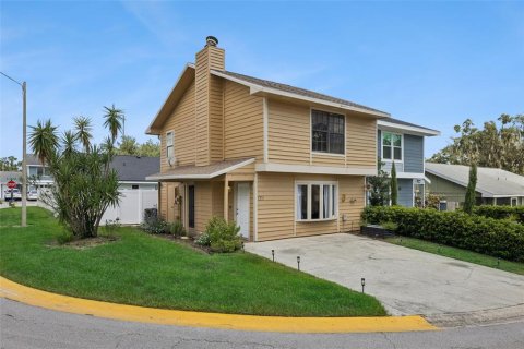 Townhouse in Altamonte Springs, Florida 2 bedrooms, 111.48 sq.m. № 2369759