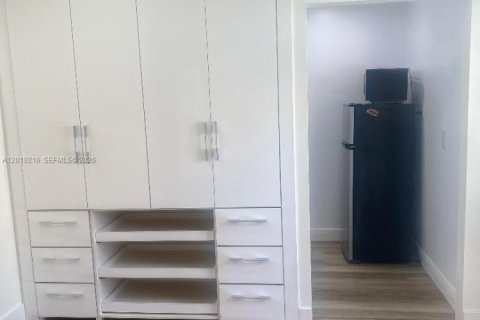 Commercial property in Miami, Florida 1 bedroom, 138.05 sq.m. № 2086306 - photo 5