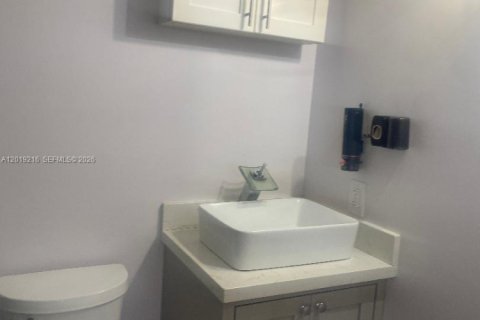 Commercial property in Miami, Florida 1 bedroom, 138.05 sq.m. № 2086306 - photo 8