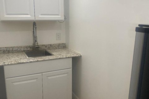 Commercial property in Miami, Florida 1 bedroom, 138.05 sq.m. № 2086306 - photo 6