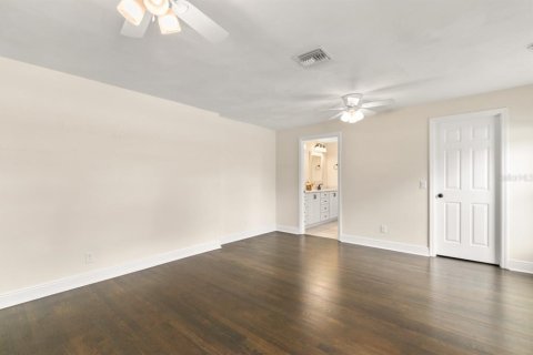 House in Mount Dora, Florida 3 bedrooms, 171.87 sq.m. № 1876501 - photo 27