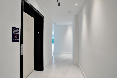 Condo in Pompano Beach, Florida, 3 bedrooms  № 2245832 - photo 2