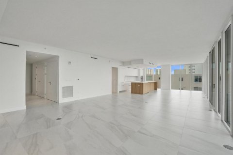 Condo in Pompano Beach, Florida, 3 bedrooms  № 2245832 - photo 13