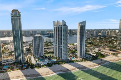 Condo in Sunny Isles Beach, Florida, 3 bedrooms № 2169677 - photo 2
