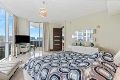 Condo in Sunny Isles Beach, Florida, 3 bedrooms № 2169677 - photo 19