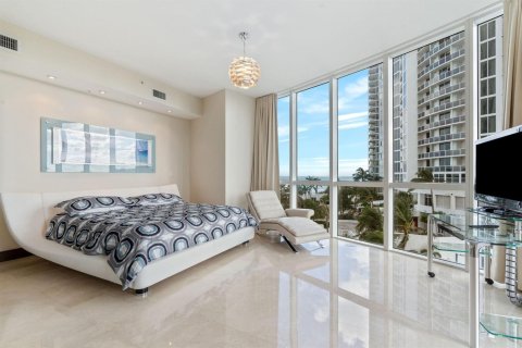 Condo in Sunny Isles Beach, Florida, 3 bedrooms № 2169677 - photo 17