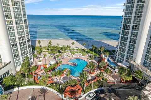 Condo in Sunny Isles Beach, Florida, 3 bedrooms № 2169677 - photo 14