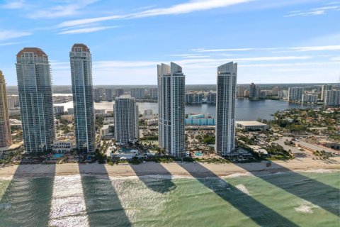 Condo in Sunny Isles Beach, Florida, 3 bedrooms  № 2169677