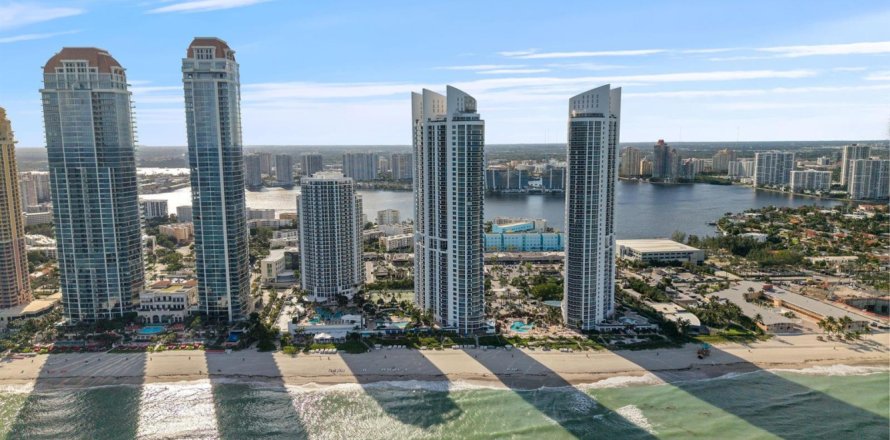 Condo in Sunny Isles Beach, Florida, 3 bedrooms № 2169677