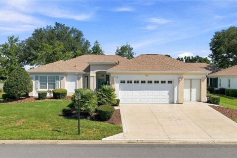 House in Summerfield, Florida 2 bedrooms, 177.07 sq.m. № 2297081