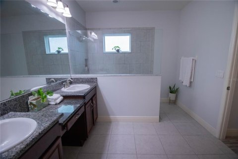 Villa ou maison à vendre à Land O' Lakes, Floride: 4 chambres, 293.85 m2 № 2201677 - photo 28