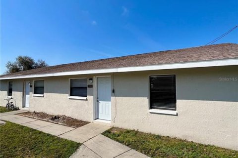 Apartamento en alquiler en Saint Petersburg, Florida, 2 dormitorios, 57.6 m2 № 1916765 - foto 1