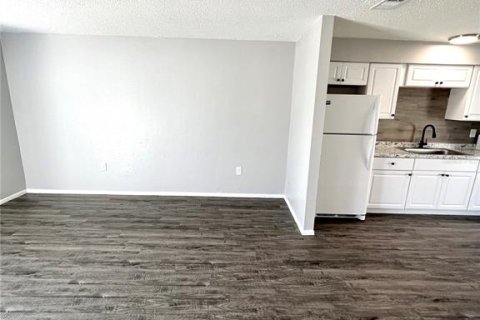Apartamento en alquiler en Saint Petersburg, Florida, 2 dormitorios, 57.6 m2 № 1916765 - foto 7