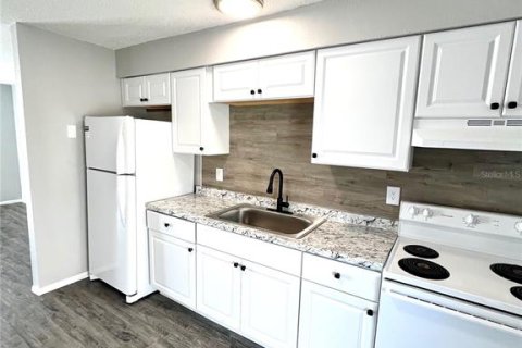 Apartamento en alquiler en Saint Petersburg, Florida, 2 dormitorios, 57.6 m2 № 1916765 - foto 3