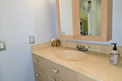 Condo in Fort Lauderdale, Florida, 1 bedroom № 2083226 - photo 12