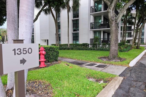 Condo in Fort Lauderdale, Florida, 1 bedroom № 2083226 - photo 18