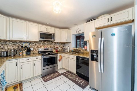 House in Deltona, Florida 3 bedrooms, 114.27 sq.m. № 1819404 - photo 11