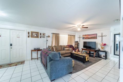 House in Deltona, Florida 3 bedrooms, 114.27 sq.m. № 1819404 - photo 8