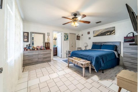 House in Deltona, Florida 3 bedrooms, 114.27 sq.m. № 1819404 - photo 19
