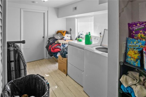 Купить коммерческую недвижимость в Холливуд, Флорида 291.53м2, № 1788350 - фото 5