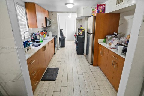 Купить коммерческую недвижимость в Холливуд, Флорида 291.53м2, № 1788350 - фото 4