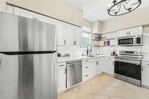 Condo in Tampa, Florida, 4 bedrooms № 2094329 - photo 12